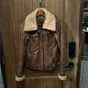 Danier Leather Ladies Leather Jacket -Beautiful Olive Green